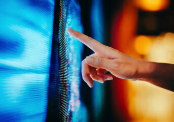 63% de los chilenos muestra confianza en productos y servicios que usan la Inteligencia Artificial