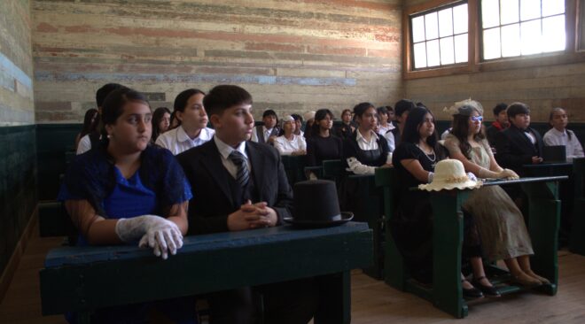 PROFESORES DE ESCUELA GABRIELA MISTRAL VISITARON HUMBERSTONE CON ESTUDIANTES, EN CONTEXTO DE PROYECTO EDUCATIVO TRANSVERSAL SOBRE VIDA SALITRERA