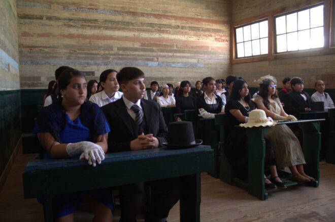 PROFESORES DE ESCUELA GABRIELA MISTRAL VISITARON HUMBERSTONE CON ESTUDIANTES, EN CONTEXTO DE PROYECTO EDUCATIVO TRANSVERSAL SOBRE VIDA SALITRERA
