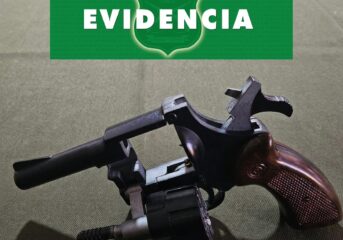 SORPRENDEN A JOVEN PORTANDO ARMAMENTO EN PLAZA DE IQUIQUE