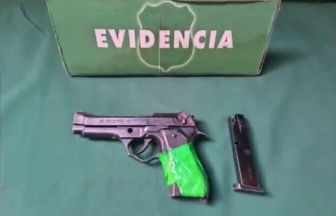 HOMBRE CON AMPLIO PRONTUARIO MANIPULABA ARMAMENTO EN LA VÍA PÚBLICA