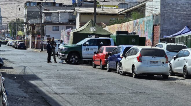 Hallan cuerpo en pleno centro de Iquique: habría sido arrojado desde un vehículo