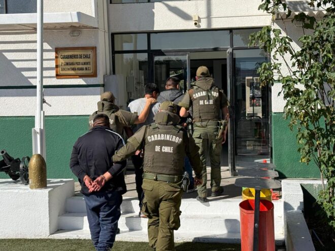 CARABINEROS INCAUTÓ MÁS DE 31 MILLONES DE PESOS Y DETUVO A TRES HOMBRES POR CONTRABANDO E INFRACCIÓN AL ARTÍCULO 454 DEL CÓDIGO PENAL