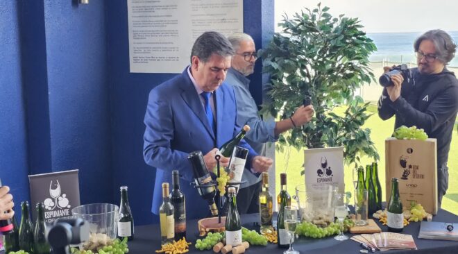 Universidad Arturo Prat presenta el primer “Espumante Vino del Desierto” y culmina exitoso proyecto de innovación regional