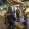 Servicio focalizado permitió la detención de ocho personas y la incautación de cigarrillos y alcohol de contrabando
